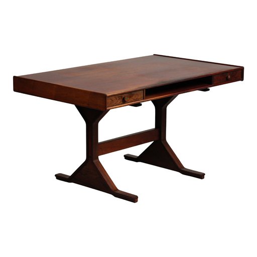 Gianfranco Frattini Model 530 rosewood desk for Bernini, 1957, three-quarter front view